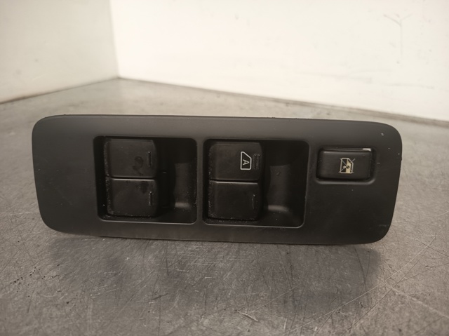 Panel przyciskowy sterowania podnośnikiem szyby przedni lewy 25401BB65B NISSAN