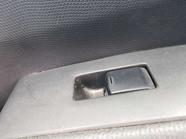 Przełącznik szyb Nissan Micra