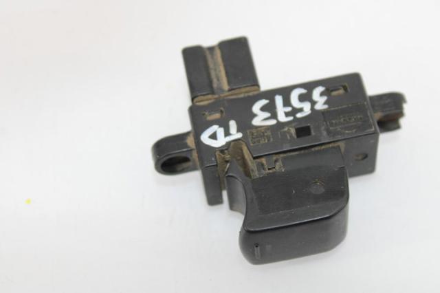 Włącznik przyciskowy podnośnika szyby tylny 25411EA003 NISSAN