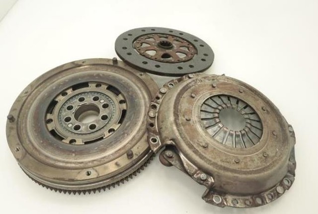 Mechaniczna skrzynia biegów w komplecie 256T1 BMW