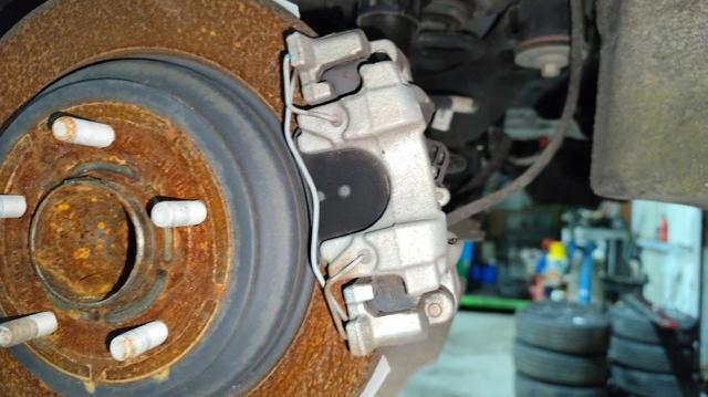 Zacisk hamulcowy tylny lewy Ford Focus 4 HP