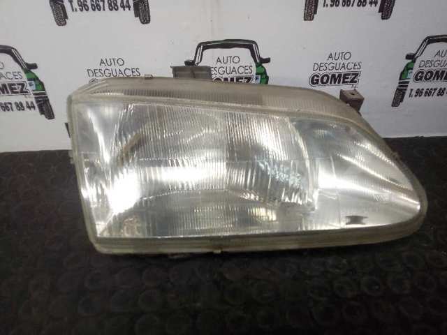 Reflektor prawy 260101792R RENAULT