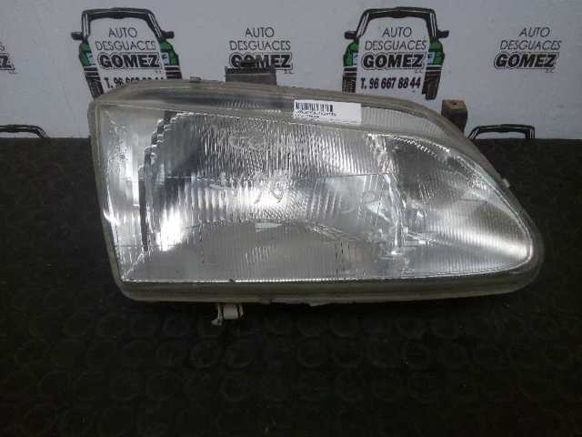 Reflektor prawy 260101792R RENAULT