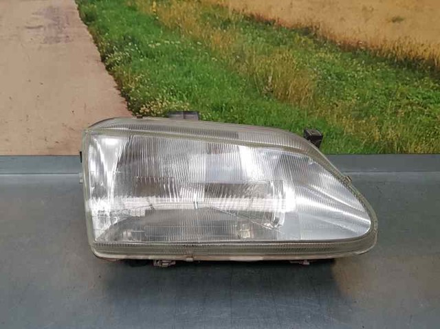 Reflektor prawy 260101792R RENAULT