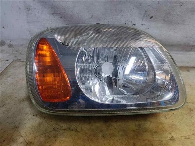 Reflektor prawy 260101F511 NISSAN