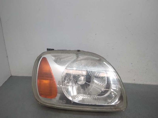 Reflektor prawy 260101F511 NISSAN