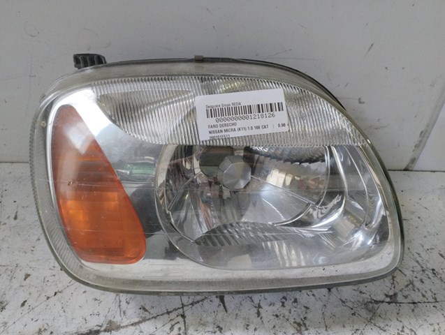 Reflektor prawy 260101F511 NISSAN
