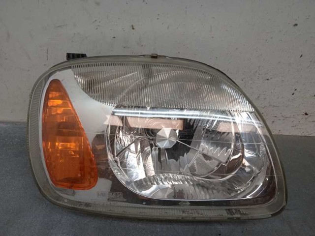 Reflektor prawy 260101F511 NISSAN