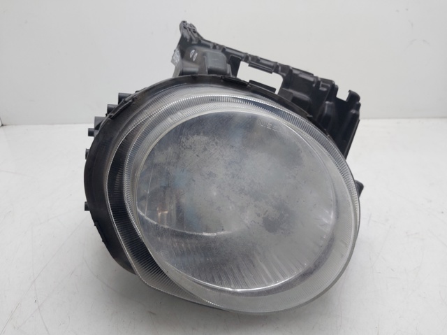 Reflektor prawy 260101KA0C NISSAN