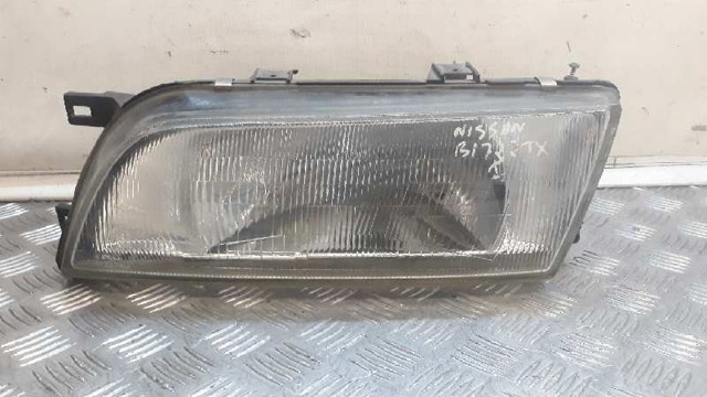 Reflektor prawy 260101N726 NISSAN