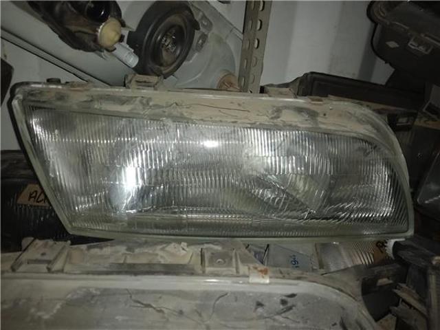 Reflektor prawy 260101N726 NISSAN
