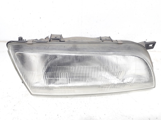 Reflektor prawy 260101N726 NISSAN