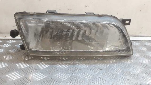 Reflektor prawy 260101N726 NISSAN