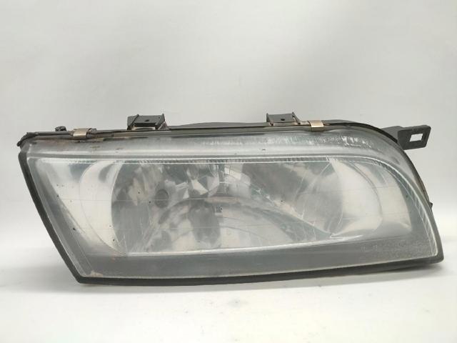 Reflektor prawy 260101N726 NISSAN