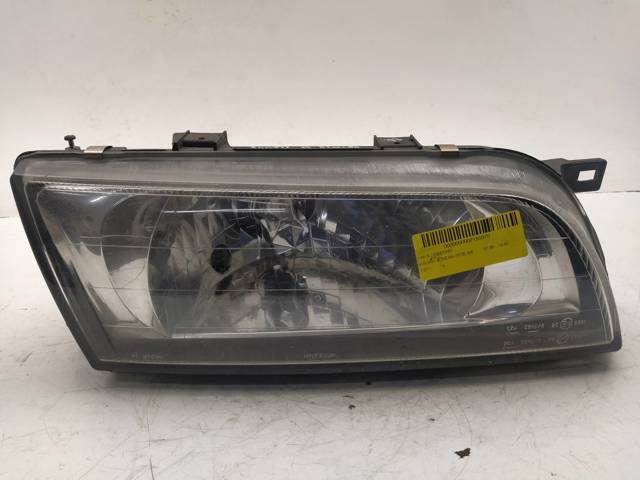 Reflektor prawy 260101N726 NISSAN