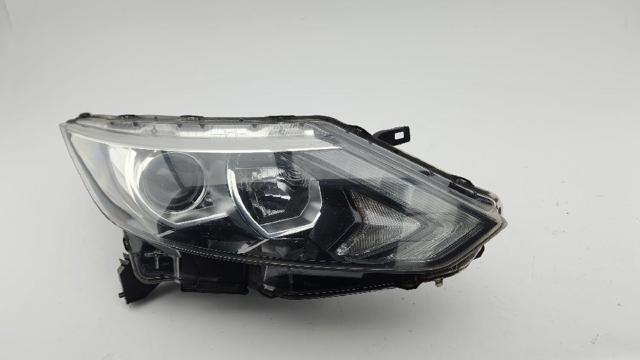 Reflektor prawy 260104EH1A NISSAN