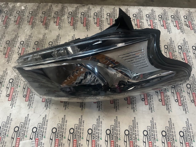 Reflektor prawy Renault Trafic 3