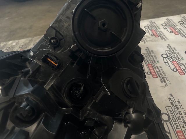 Reflektor prawy Renault Trafic 3