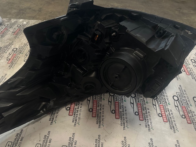 Reflektor prawy Renault Trafic 3