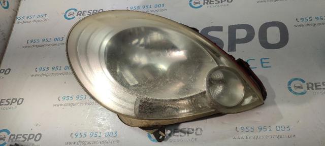 Reflektor prawy 260106220R RENAULT