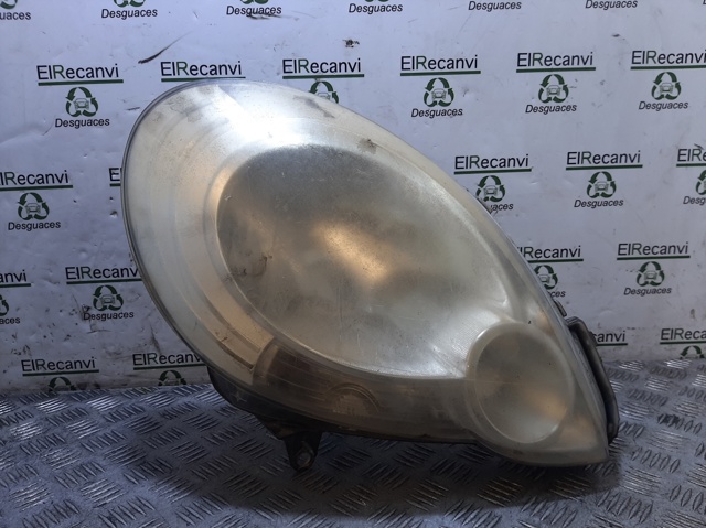 Reflektor prawy 260106220R RENAULT