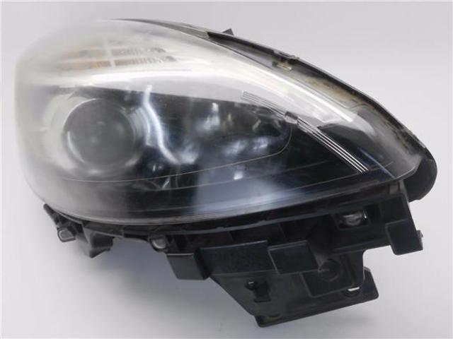 Reflektor prawy 260106928R RENAULT