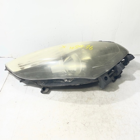 Reflektor prawy 260108250R RENAULT