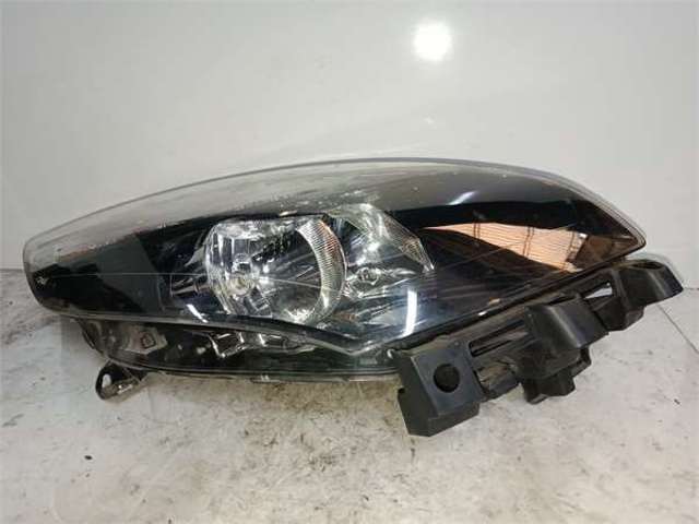 Reflektor prawy 260108250R RENAULT