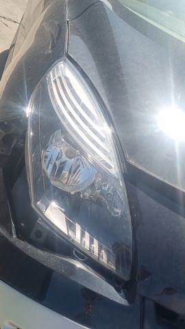 Reflektor prawy 260108250R RENAULT