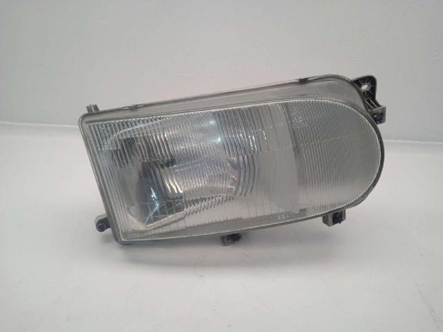 Reflektor prawy 260108C002 NISSAN