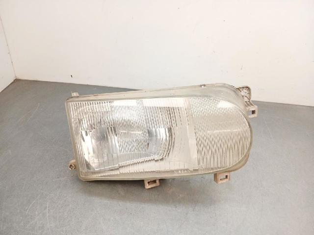 Reflektor prawy 260108C002 NISSAN
