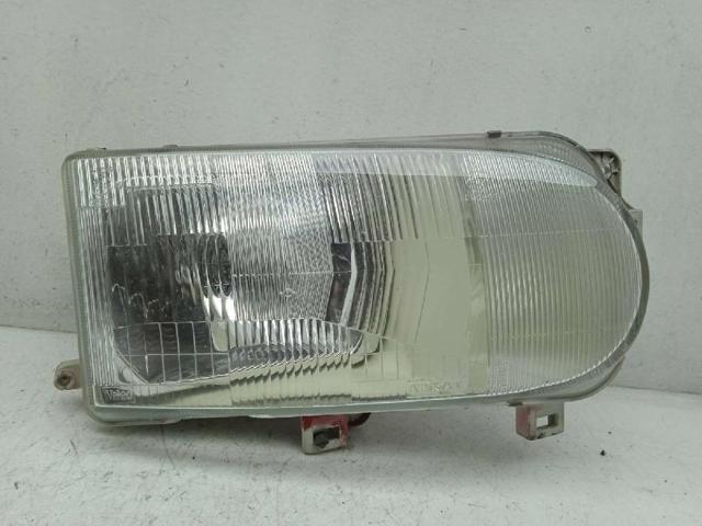 Reflektor prawy 260108C002 NISSAN