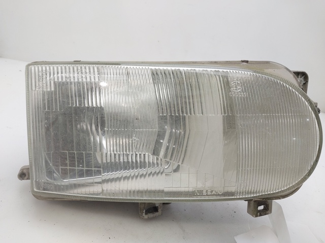 Reflektor prawy 260108C002 NISSAN