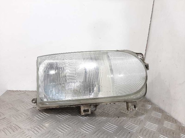 Reflektory Nissan Serena