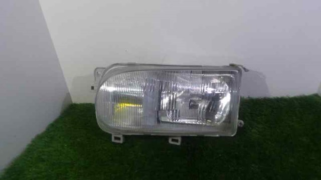 Reflektory Nissan Serena
