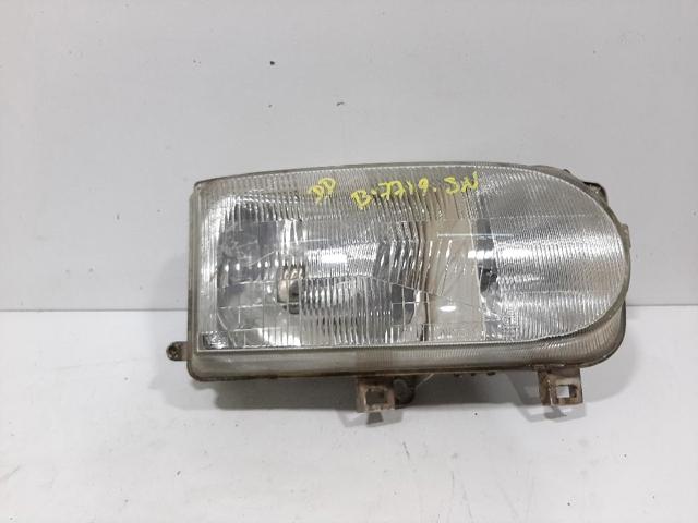 Reflektory Nissan Serena