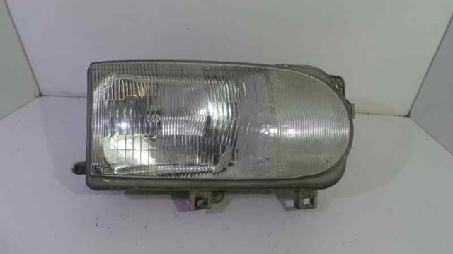 Reflektory Nissan Serena