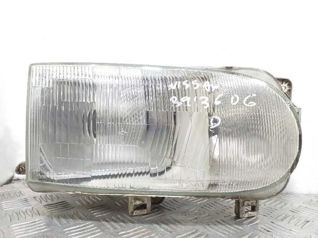 Reflektory Nissan Serena
