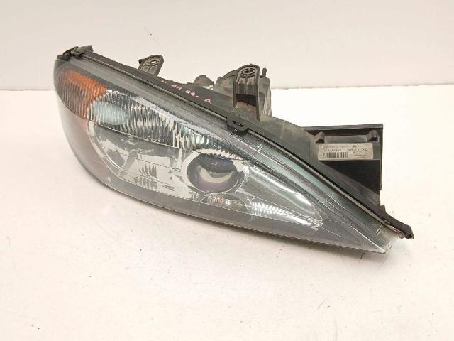 Reflektor prawy 260109F600 NISSAN