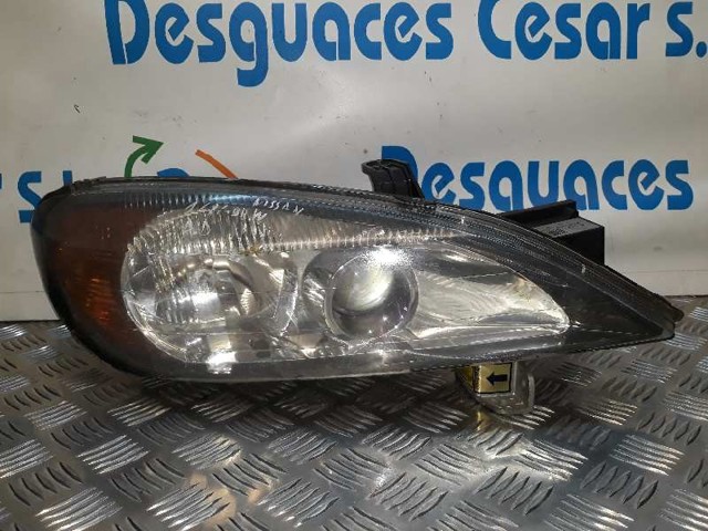 Reflektor prawy 260109F628 NISSAN