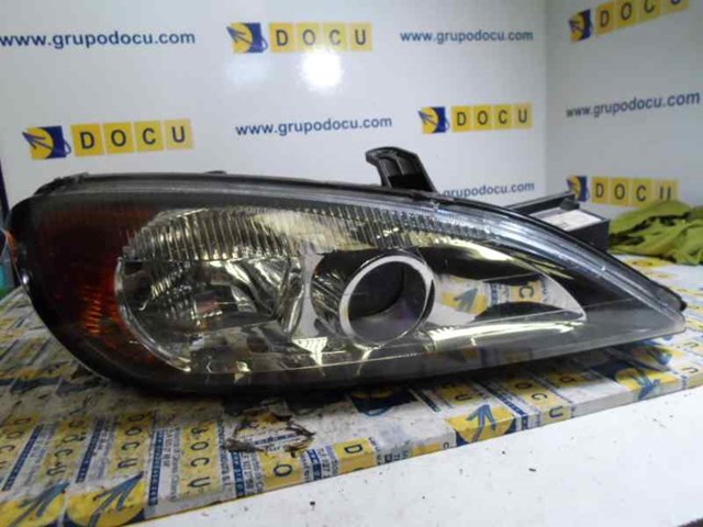Reflektor prawy 260109F686 NISSAN