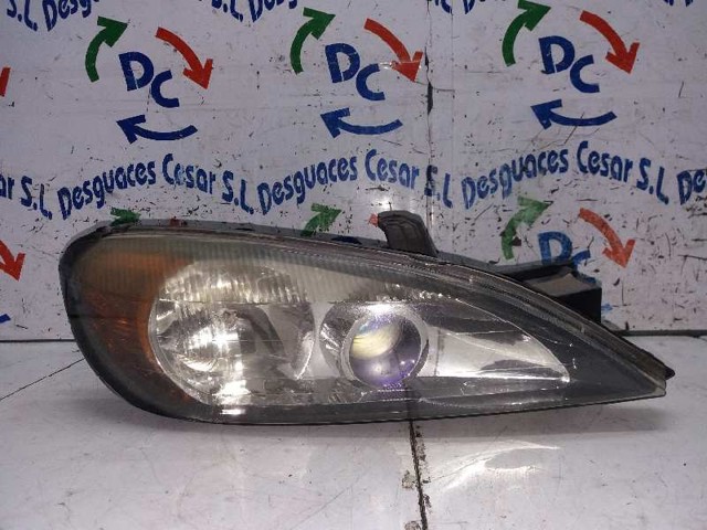 Reflektor prawy 260109F686 NISSAN
