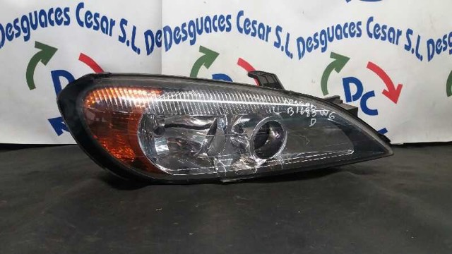 Reflektor prawy 260109F686 NISSAN