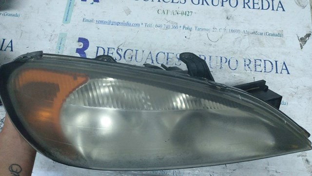 Reflektor prawy 260109F686 NISSAN