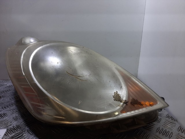 Reflektor prawy 260109U100 NISSAN