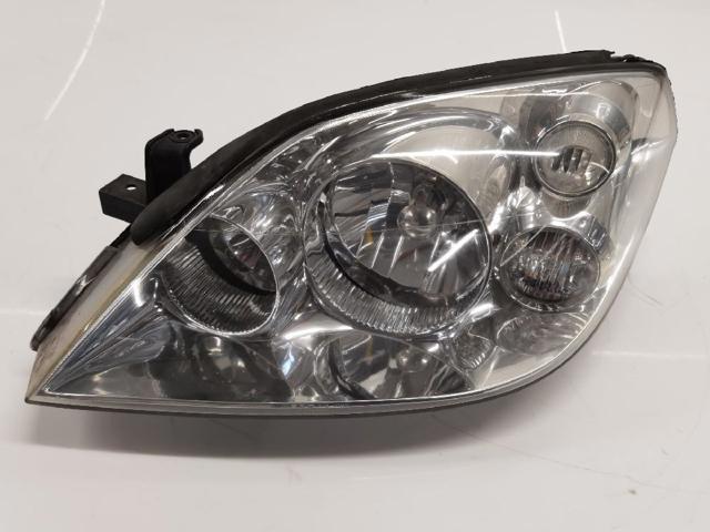 Reflektor prawy 26010AU800 NISSAN