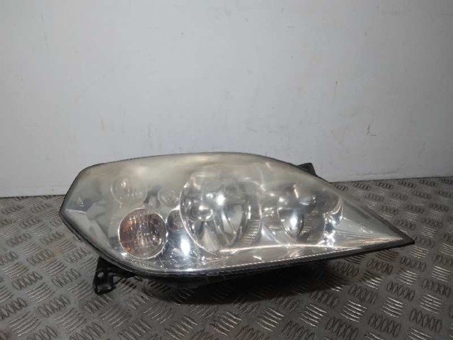 Reflektor prawy 26010AU800 NISSAN