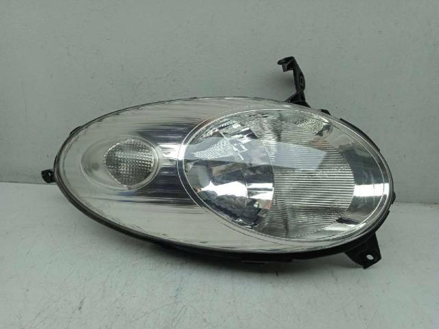 Reflektor prawy 26010AX700 NISSAN