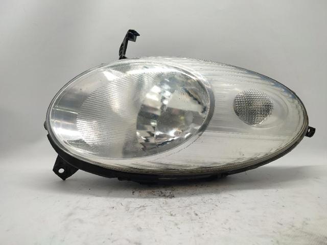 Reflektor prawy 26010AX700 NISSAN