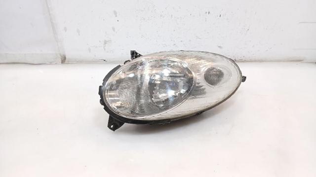 Reflektor prawy 26010AX700 NISSAN